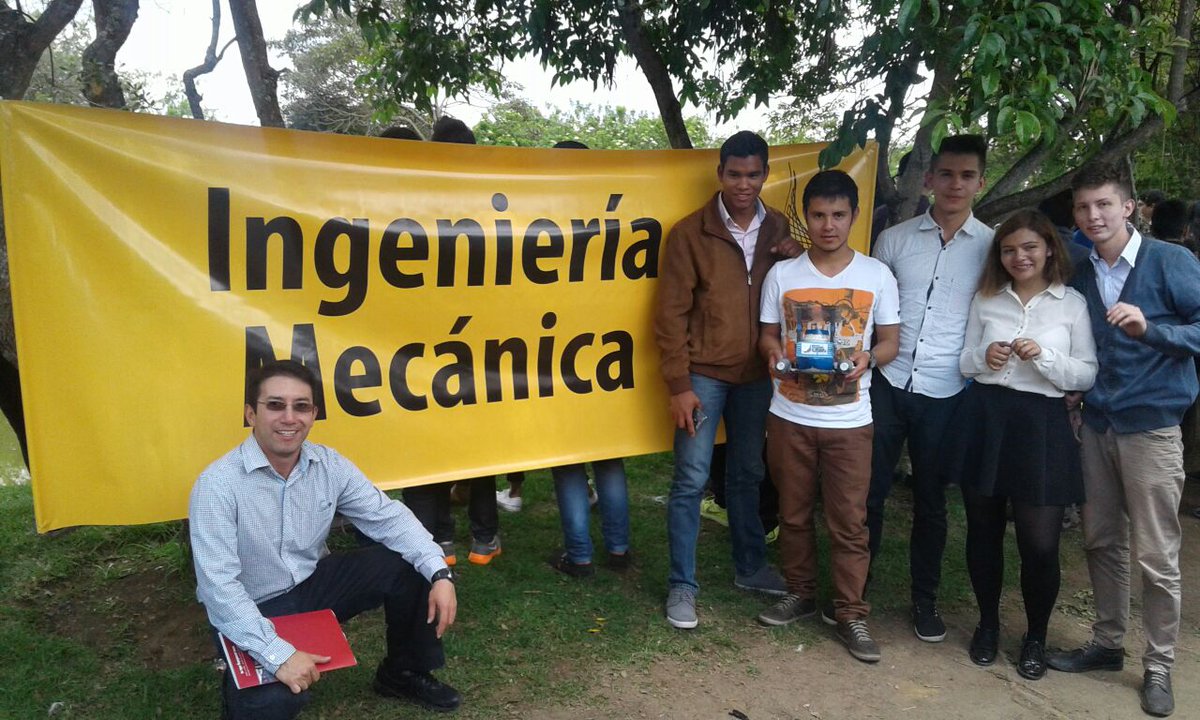 inmc_mhid's tweet photo. #Evento_IMEC_ESCUELA  estudiantes INMC probando prototipos propulsion energia renovable. @escuelaing https://t.co/SeeMStjHPO
