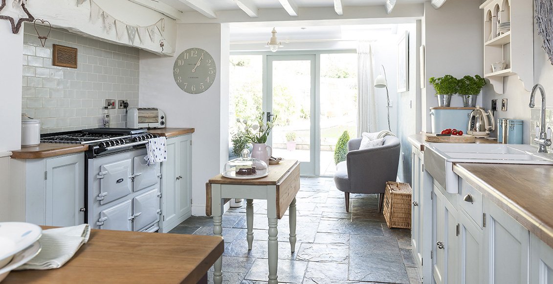 The ups and downs of renovating a charming 18th century country cottage. #interiordesign bit.ly/24ruPBf