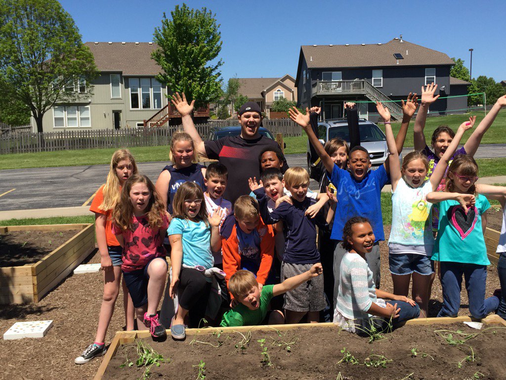 SGStingrays's tweet image. School volunteer, Ben Smith, helped our fourth graders plant their vegetables in our raised beds. #raypec