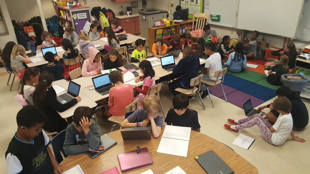 MsIbrahimiSES's tweet photo. Celebrating 3rd and 5th graders authors at AES #tqtweet # wondersofwriting #collabration https://t.co/sYaOdtzP8a