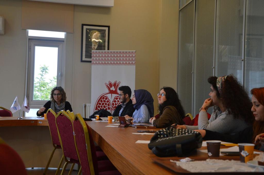 OrtaKat's tweet photo. Yrd.Doç.Dr. Nazmiye Çelebi Kükey ile Sosyolojik Düşünmek kitabının analizini yaptık. https://t.co/actj7IBlAA