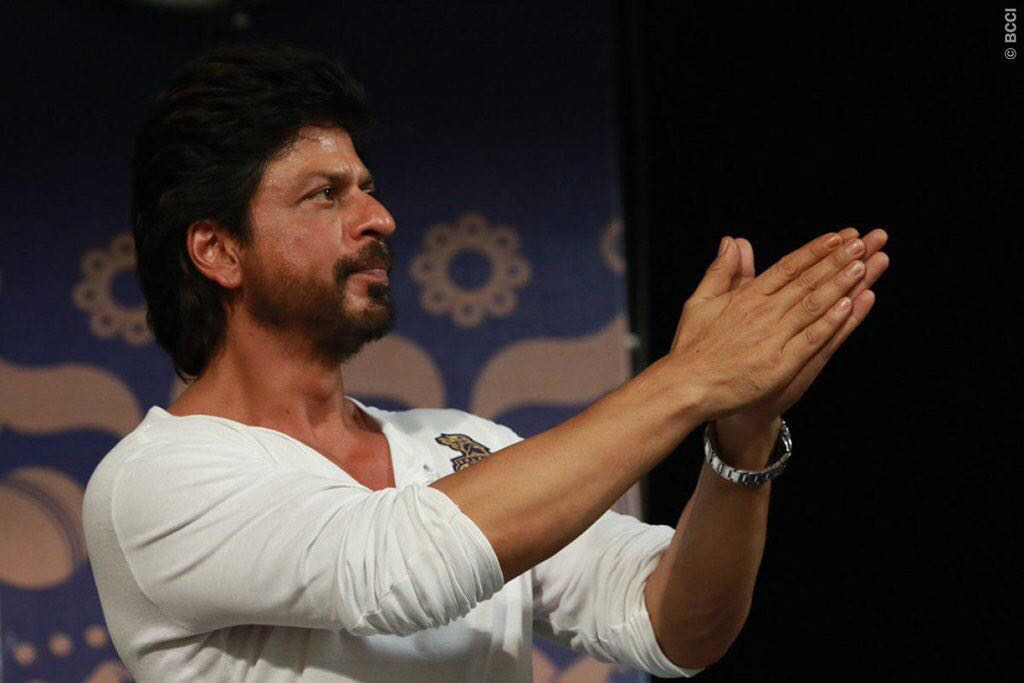 Шахрукх кхан в очках. Джаван шахрукх кхан. Индийский киноактер шахрукх кхан. Шахрукх кхан фото. Джаван шахрукх кхан.