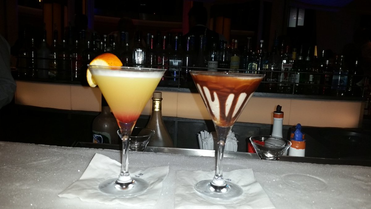 sophiebayo's tweet photo. @kenniehyatt @richardcross7 It's my absolute favourite #bestbaratsea #chocolatemartini #notmartin https://t.co/Azm1flrUxa