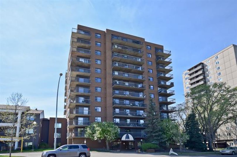 Amazing views 1109 sqft 2 bed 2 bath condo on Saskatchewan Dr #Edmonton
 darlenestrang.ca/properties/804… #yeg #realestate