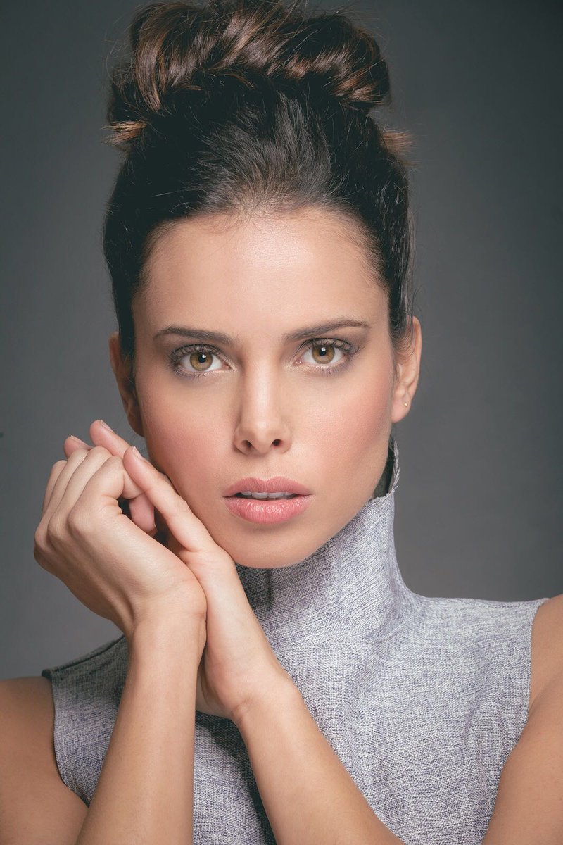 RevistaUyM's tweet photo. Conoce a @vanerestre una bella colombiana en #CorazonQueMiente #talentobookpr
https://t.co/mtPiA0GlBW https://t.co/y0BjUFRYQG