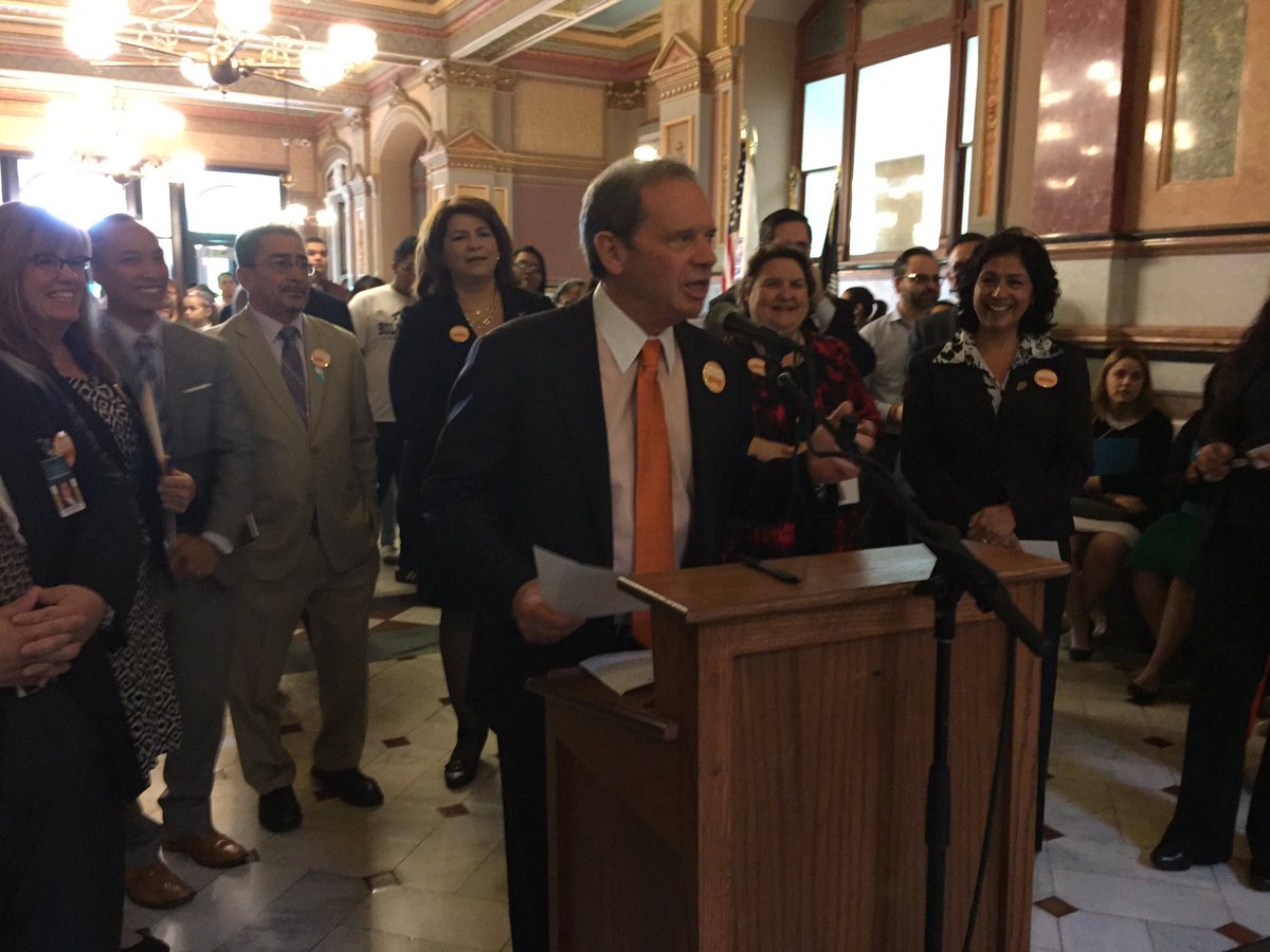 MartinVTorres's tweet photo. Pres. Cullerton spoke about policy victories for Latinos & immigrants at the Latino Unity Day rally. #twill #LUD2016 https://t.co/mpOsSAtRZS