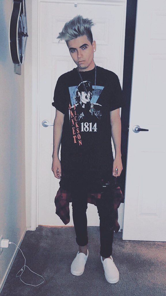 keonithekid's tweet photo. Cut my hair https://t.co/A4NX1qCI8l