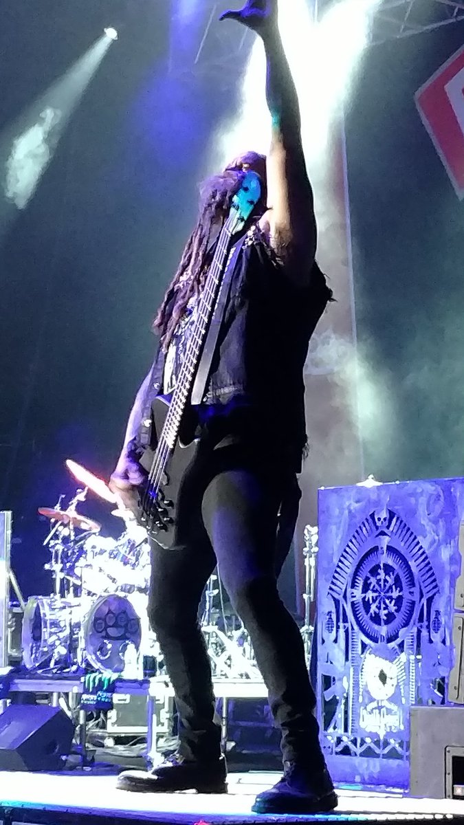 JamieMountsIN's tweet photo. @5FDPChrisKael was my first show, but I considered it brought! https://t.co/9npl5c6eCj