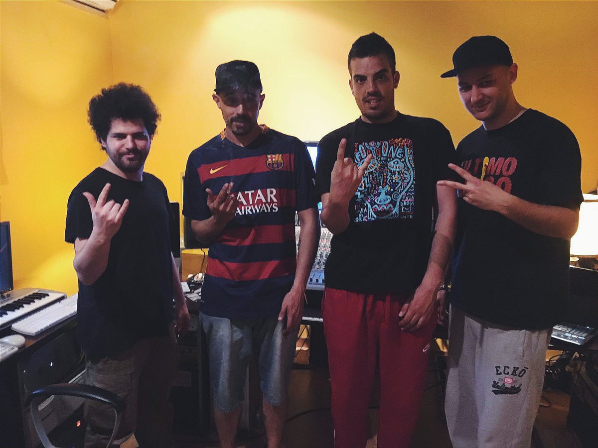HuecoProds's tweet photo. Nuevo EP de Foyone &amp; Hueco en la cocina, boom bap del gordo ✊💣 https://t.co/PLm26O1DvM
