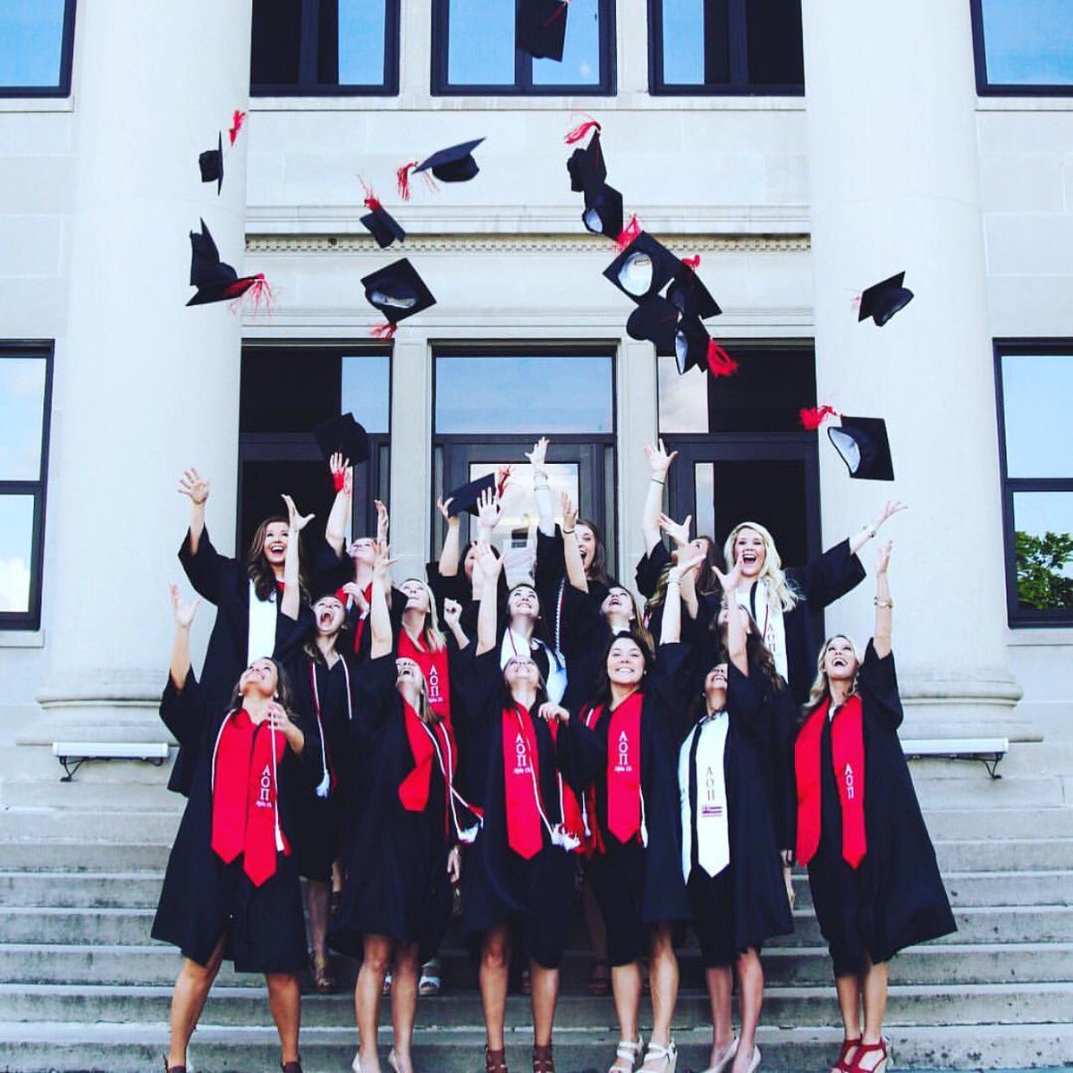 AOIIalphachi's tweet image. No matter where you all go, you're never alone. We're SO proud &amp;amp; love each &amp;amp; everyone of you. 🌎🌏🌍❤️ #FALL12