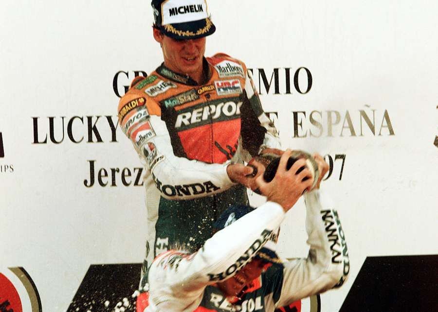 #OnThisDay in 1997 Honda riders dominate at Jerez: @criville_alex won from Doohan, Okada, Takuma Aoki, Nobuatsu Aoki