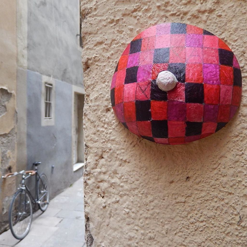 StArtEverywhere's tweet photo. 'New Tits on the Block' #Intralarue #Intra #barhellona #streetart #foffabikes @foffabikes #streetartbarcelona #stre… https://t.co/kZ2UlnQEZA