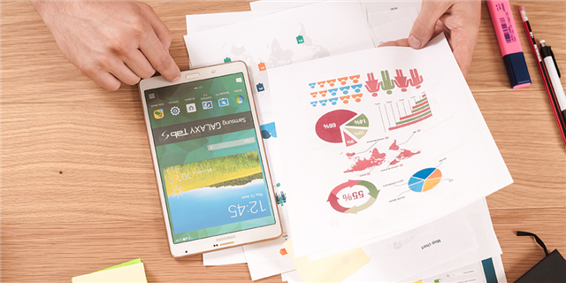 SethLDuncan's tweet photo. How to use social analytics to better reach #healthcare audiences as told by @danamlewis. https://t.co/HbE5bMlM8i https://t.co/VqyqatJmIN