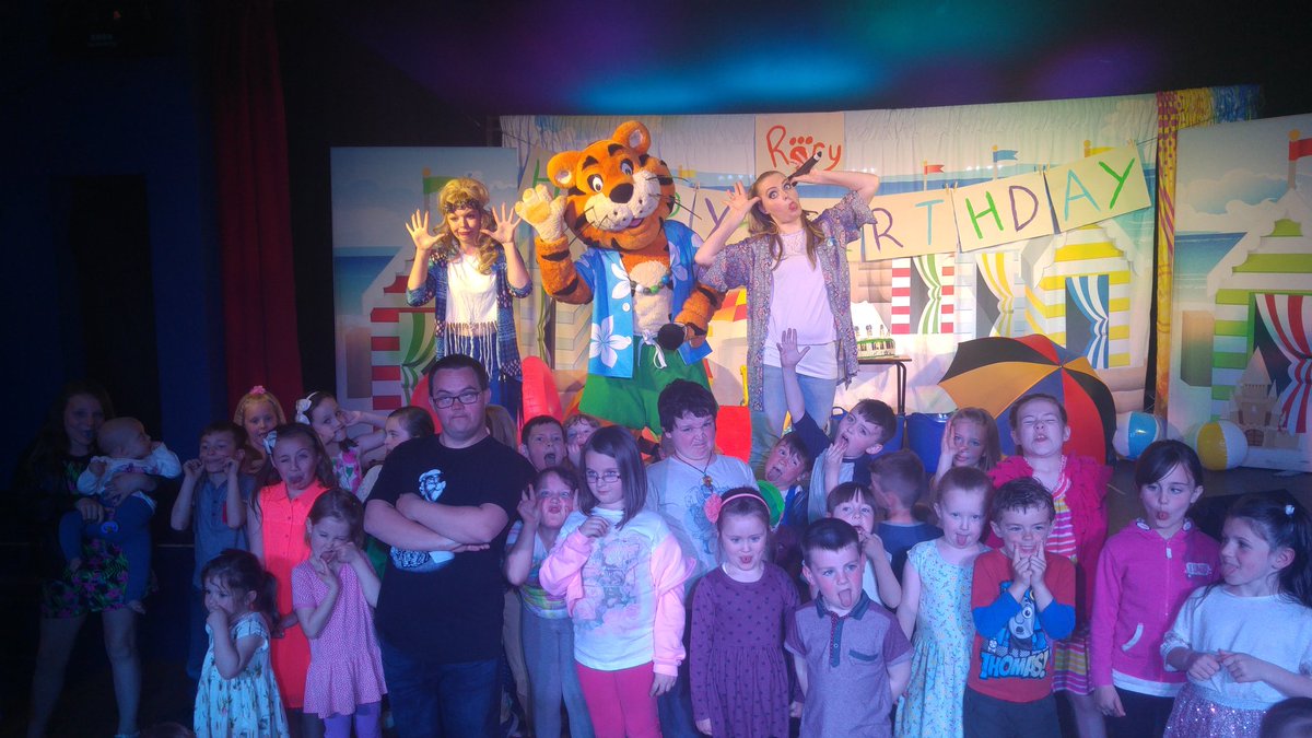 AndiSanders1's tweet photo. More celebrations with Rory... @FunStarsGoLive @haven https://t.co/PgsTwkggTz