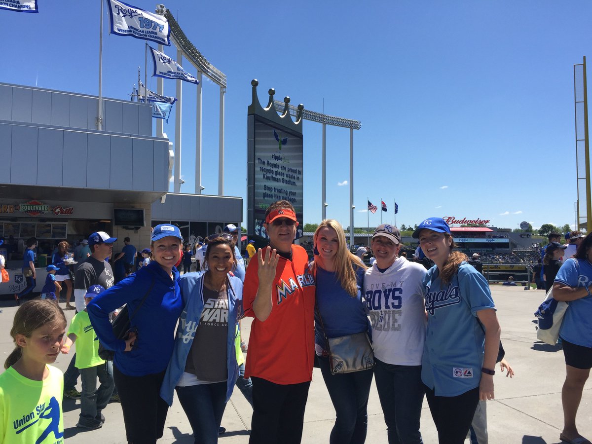 JillEltiste's tweet photo. So excited to meet @Marlins_Man @Royals @KBElementary #schooldayatthek #kbcougars #lpsleads https://t.co/b5aUXGjPiy