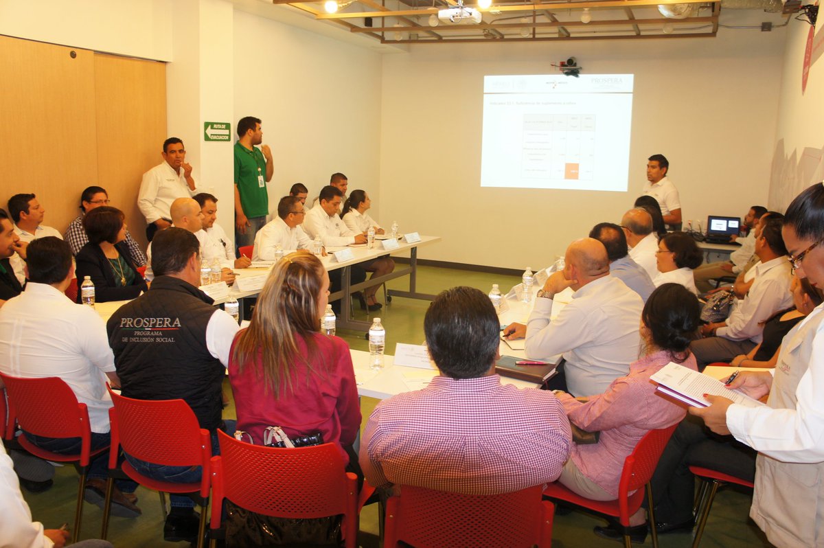 RobertoChavez_L's tweet photo. Dando lectura de los indicadores del programa #PROSPERABCS  a los sectores #CTE.PROSPERA.BCS https://t.co/uhJzJbssG3