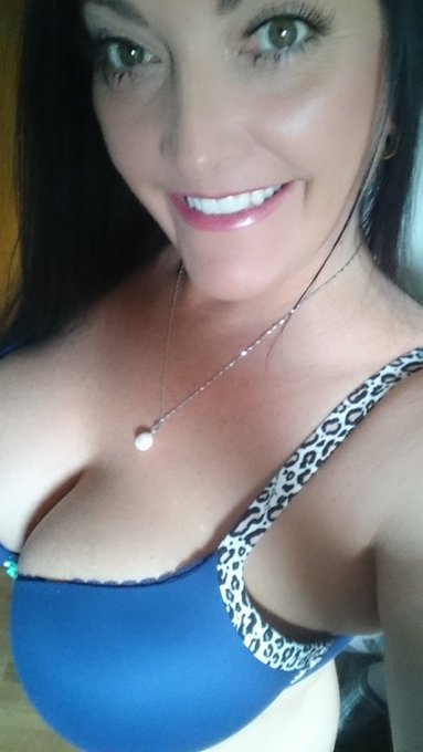 Thank you @FurbyLonghorn for the beautiful pearl necklace #spoiledprincess https://t.co/BJWlG0UfIy