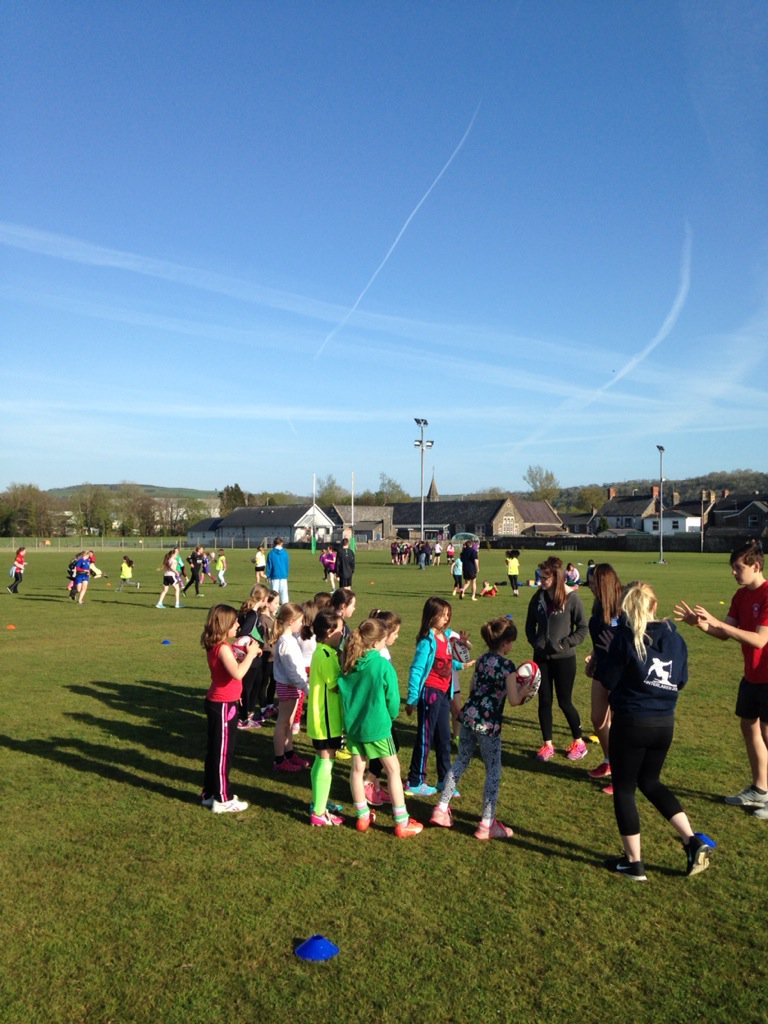 Second session for @taf_tigers and another 70+ girls ☀️🏉@rugbymikeking @WRU_Community #letusplay