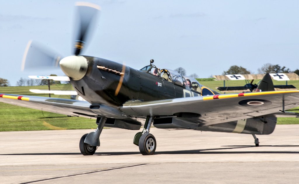 CCartwright1984's tweet photo. Oscar and I Had a #Proptastic day at @SywellAerodrome today with @RadialFlyin @wildaboutimages and @neil_nn11 ๐๐๐๐ https://t.co/2xNYqqvsLT