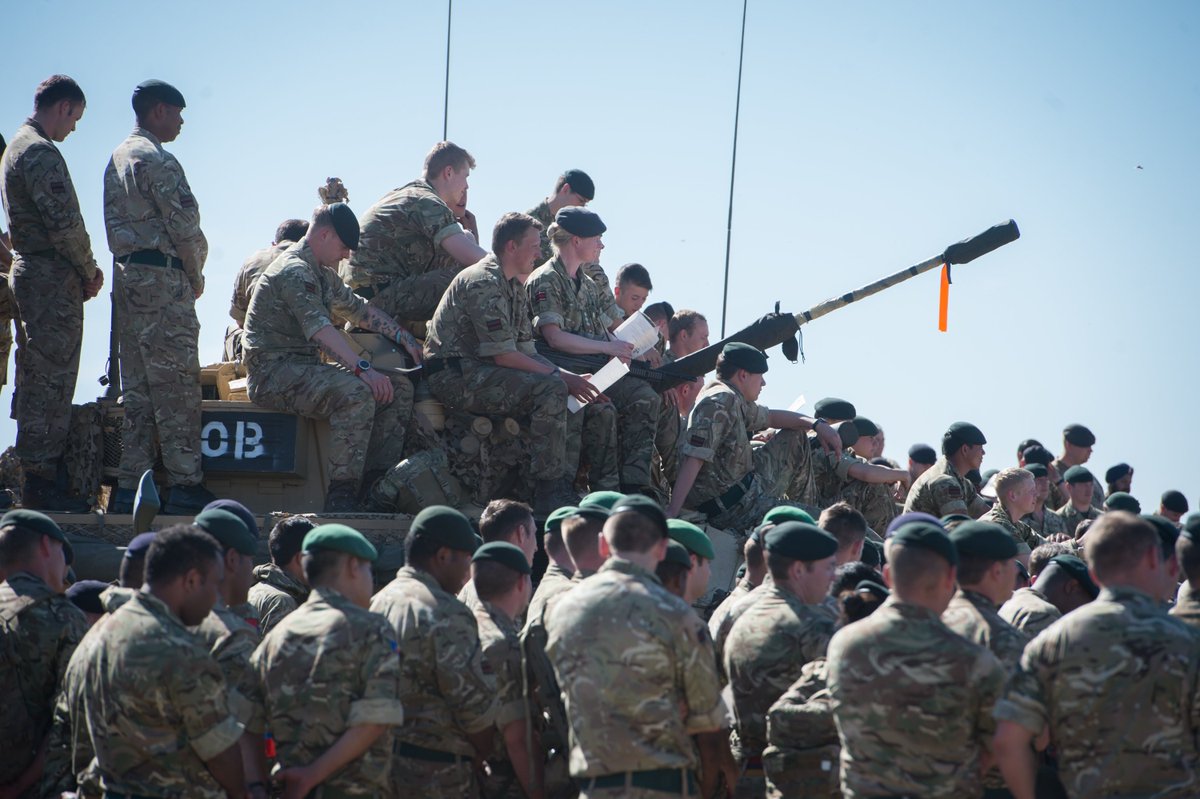 MediaOffr's tweet image. CO addressing #5Rifles BG ahead of start #Prairiestorm 1 |Good luck to all involved from 20 Armd Inf Bde