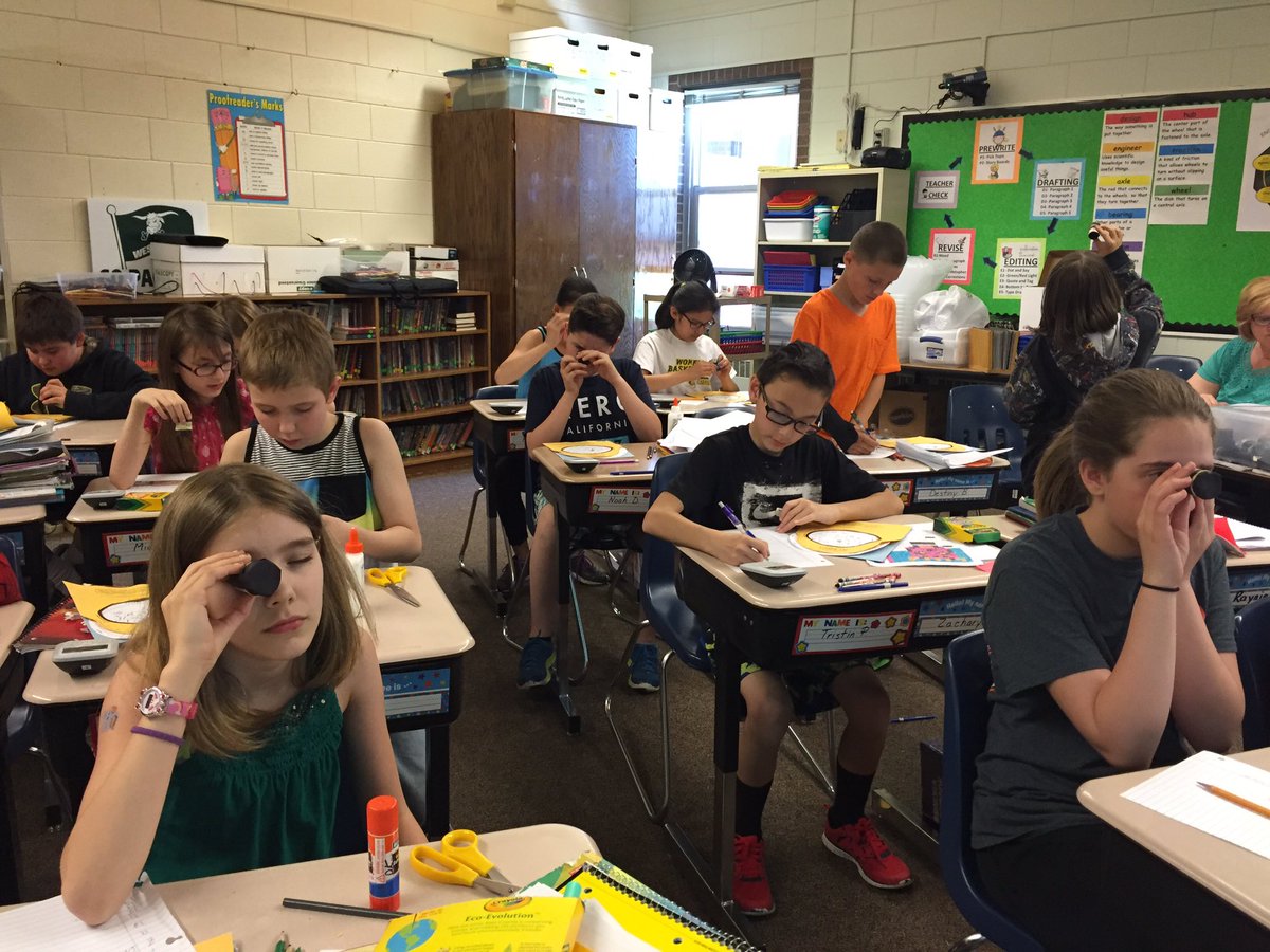 mr_ryanpeterson's tweet photo. 5th graders celebrated May 4th by learning about stars, constellations, and new planets in galaxies far, far away! https://t.co/vzTcFI6qJk