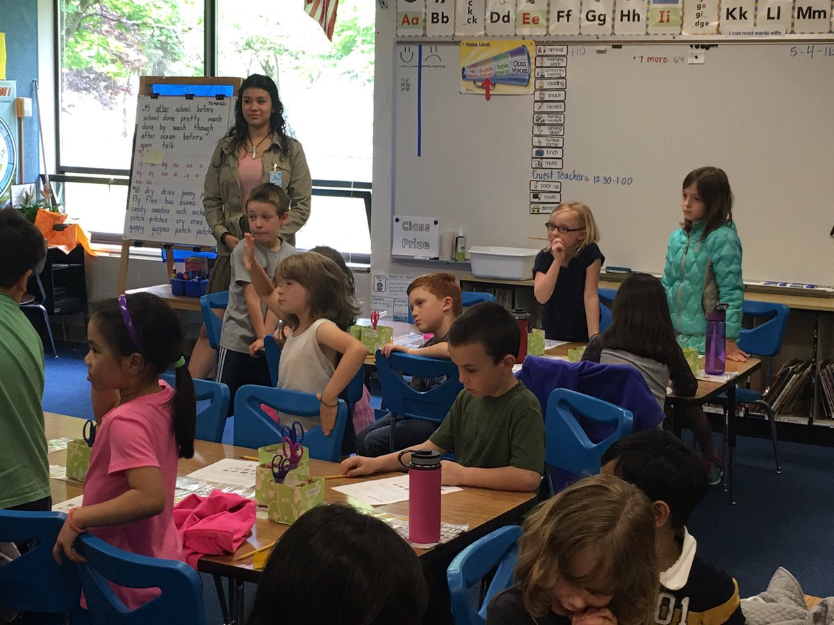 johnmatsuo's tweet photo. @LenoxHSD  @LHSfalcons teaching first graders about healthy snacks #proudtobehsd https://t.co/qc5PEOtgfj