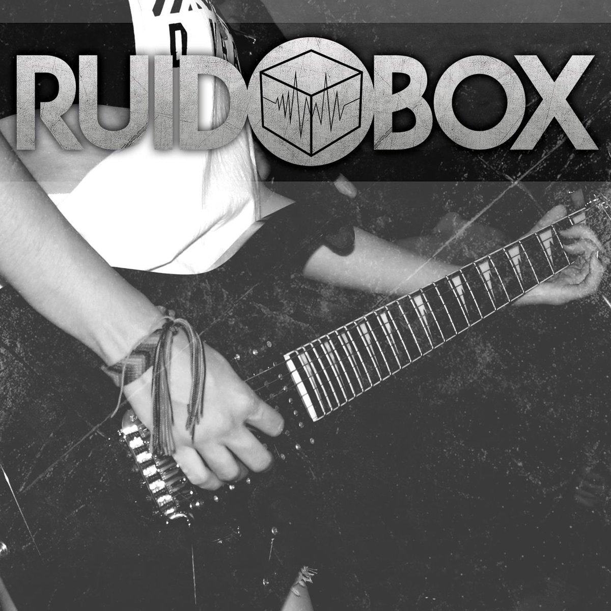 RuidoboxBanda's tweet photo. @ysamargarcia1 Guitarrista de #Ruidobox Full ensayos, full grabación y producción del disco... Se viene lo bueno lml https://t.co/EZFI8r16nL