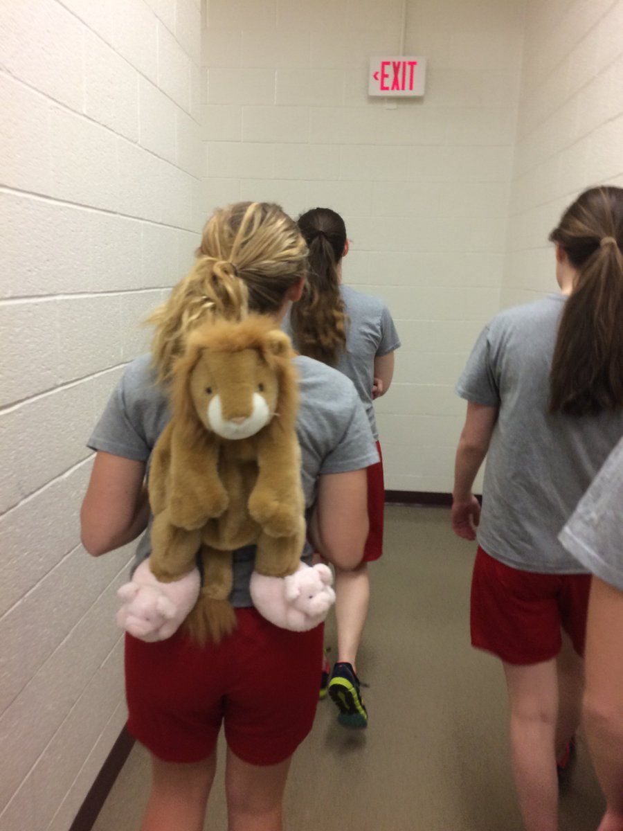 ActiveBermudian's tweet photo. Grace found a new Friend in Gym class! https://t.co/xRf2bfmgQA