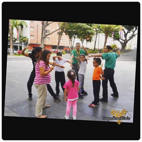 scoutsfenixch's tweet photo. .@scoutsvenezuela 
#fenix 
Sábados 
plaza Bolívar chacao
9 a 12 
y Colegio Andres Bello
#tropa #clan #manada 
#paz https://t.co/LPDeCc6Wjv