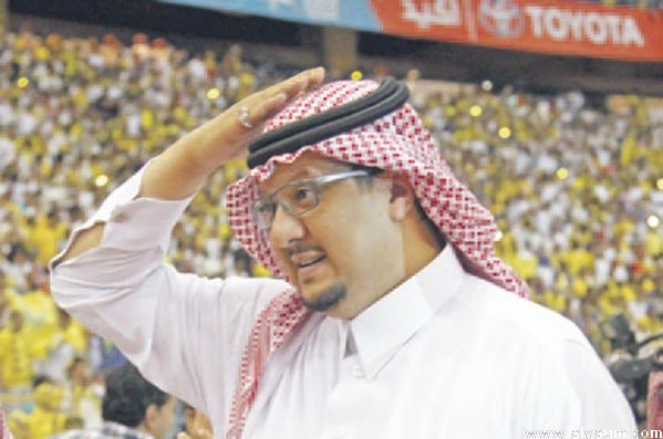 1233_12's tweet photo. : يا شمس الدنيا والقمر 
أنا أدفع شبابي و العُمر 

لووو يرجع أضمه وأعتذر 
ويشوف إيش سوا بيّا القهر
💛💙💛💙💛 https://t.co/QekAs9iMnF