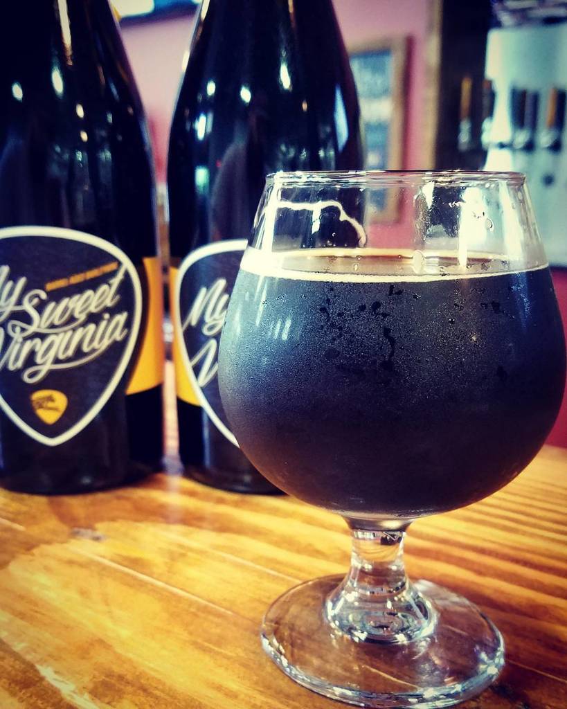 CheersVA's tweet image. Sexy Russian lady. #craftbeer @ocelotbrewing #barrelaged #myonlyfriend #bourbonbarrel #rus… ift.tt/1TKZRvC