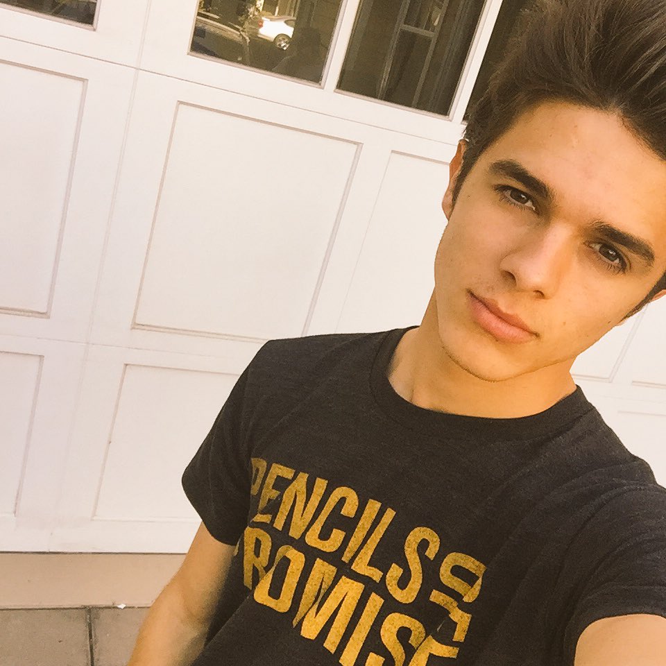 BrentRivera's tweet photo. retweet for a dm!! https://t.co/N5sqNTEmmq