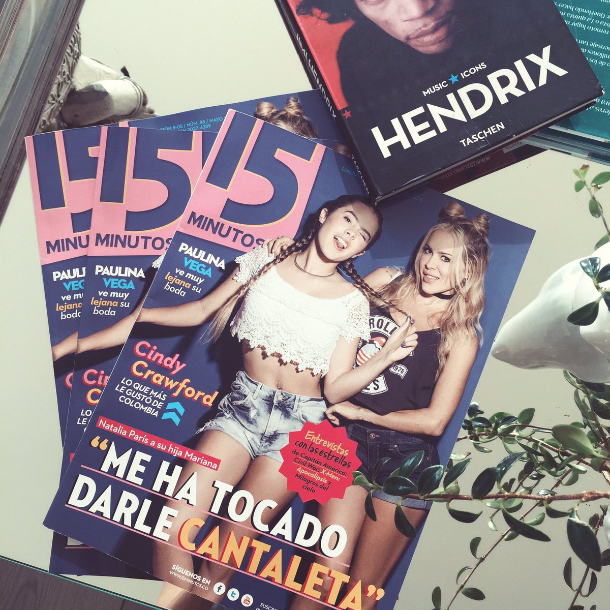 NataliaParis_'s tweet photo. Recien salidita del horno la nueva edicion de @revista15min especial de madres GRACIAS por tan hermosa edición!! https://t.co/OyiezUH9cZ