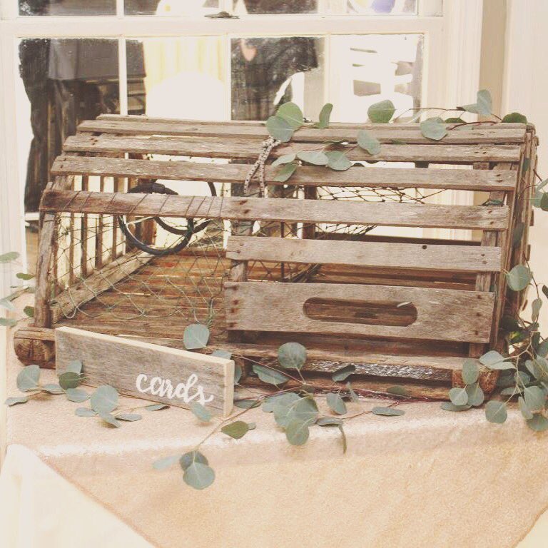 RusticDrift's tweet image. Once used to catch lobsters now used to catch cards 💌 #vintagerentals #weddingrentals #cardtable #beachwedding