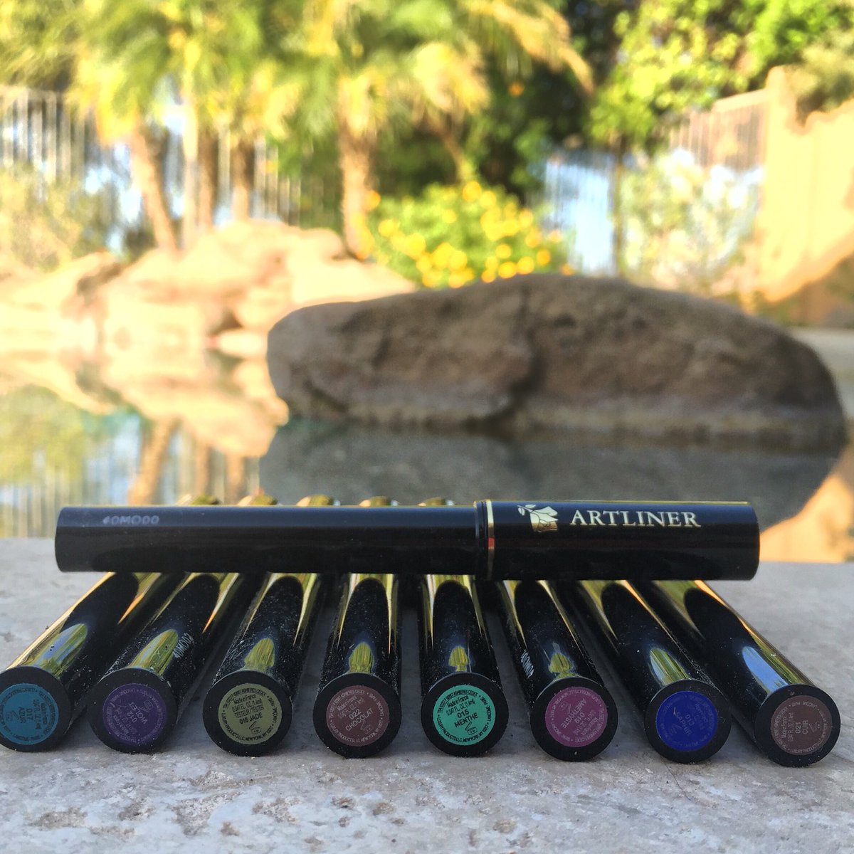 Loving the colored #eyeliner trend? Check out my <a href="/LancomeUSA/">Lancôme USA</a> Artliners #AllEyesOnYou 9 Gorgeous bold colors! 🌹🙌 YES!