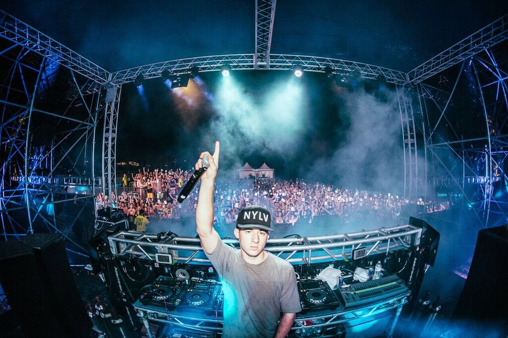 Hands Up if the Red Lips ReBirth got u Turnt up! s/o <a href="/SpringWeekend/">Spring Weekend</a> btw