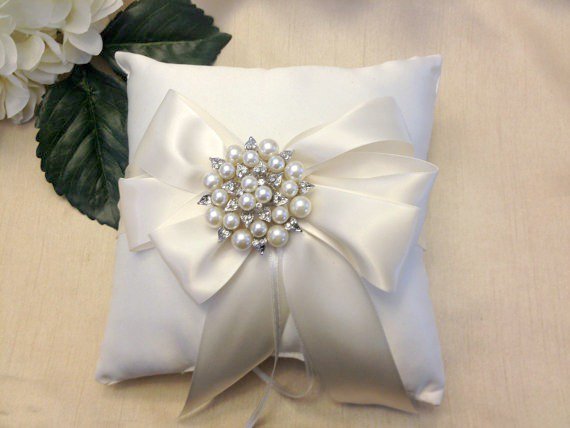 APrincessBridal's tweet photo. Our most popular ring bearer pillow.   Handmade and available in our Etsy shop https://t.co/FZISI049t7 https://t.co/Gs2yUxLBSW