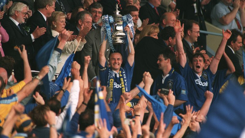CFCCapsule's tweet photo. Dennis Wise lifting the FA Cup in 1997. Before Russian money. #CFC #ChelseaFC https://t.co/ecYgZS34hv