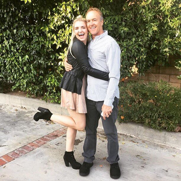 RydelsSparkles's tweet photo. “daddy daughter date” -Rydel https://t.co/5WWrFwOPP1