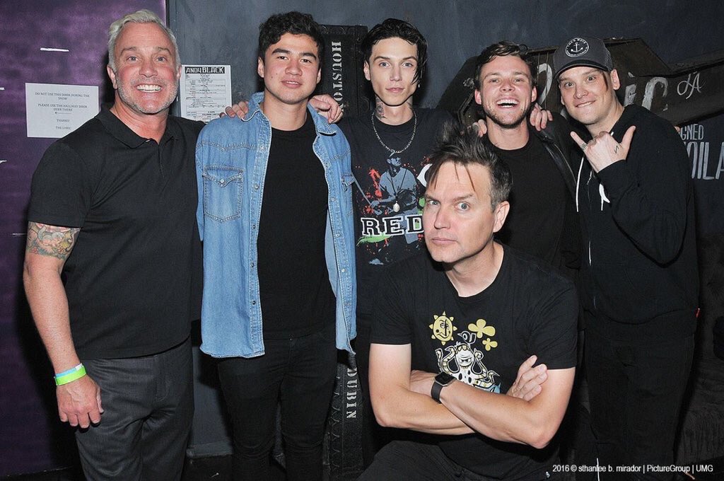 Ashton5SOS's tweet photo. Love this! Andy you nailed it, and it was awesome to hang with everyone! ☝🏻️🤘🏼 xx https://t.co/YzjdfgfnMt