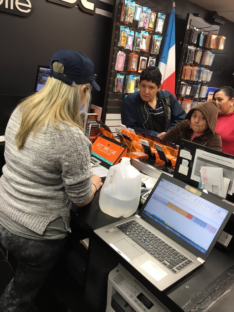 BArias1983's tweet image. #SidebySide selling day @ #JunctionWireless #KingsOfQueens #TeamCernadasNYC #Sprint4NYC #WeRunNYC