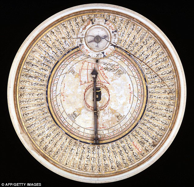 IslamSciFi's tweet image. An ivory sundial that indicates the direction to Mecca made by Turkish artist Bayram around 1582 #MedievalTech