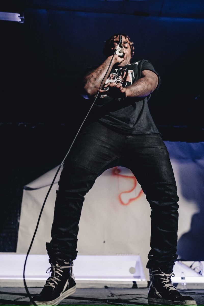 MistaSplurge's tweet photo. Doing my dance on stage. #Time2ShyneTour https://t.co/Q7Kiag896z