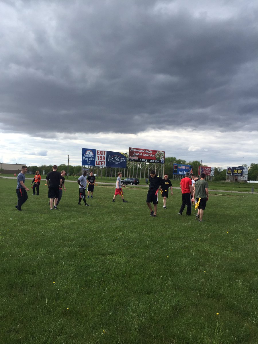 ReidaSSG's tweet image. Fitness football! #FutureSoldierTraining #ArmyTeam #Effingham #Mattoon call 217-317-1387 to see if you qualify