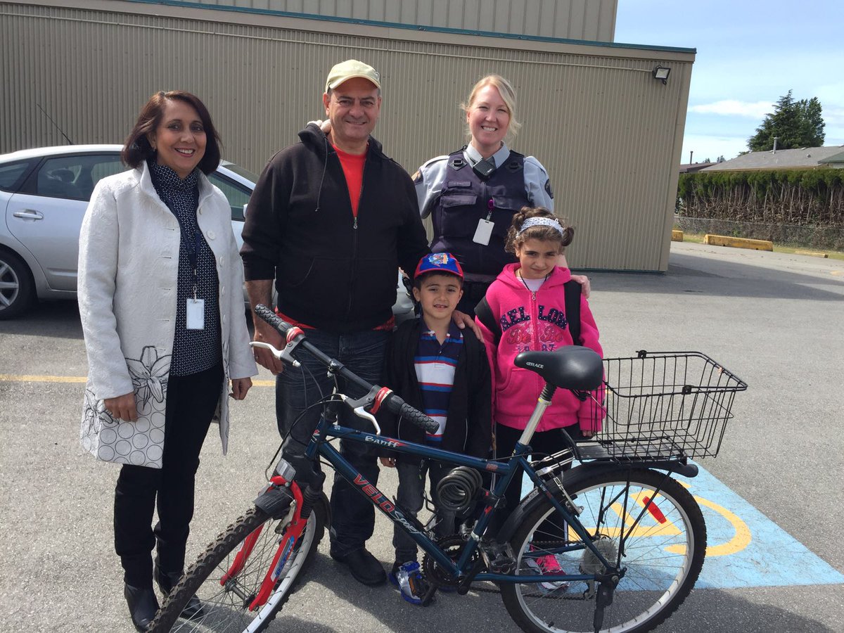 RichmondRCMP's tweet photo. A critically ill good Samaritan approached us. His wish to help a Syrian refugee family by donating his bike. https://t.co/mJ0AaCRSFX