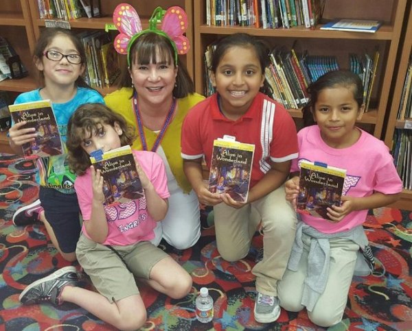 SST_Schools's tweet photo. SST Corpus 3rd grade students participated in "Lunch with the Librarian." Students are reading "Alice in Wonderland" https://t.co/ZnXpGiotpQ