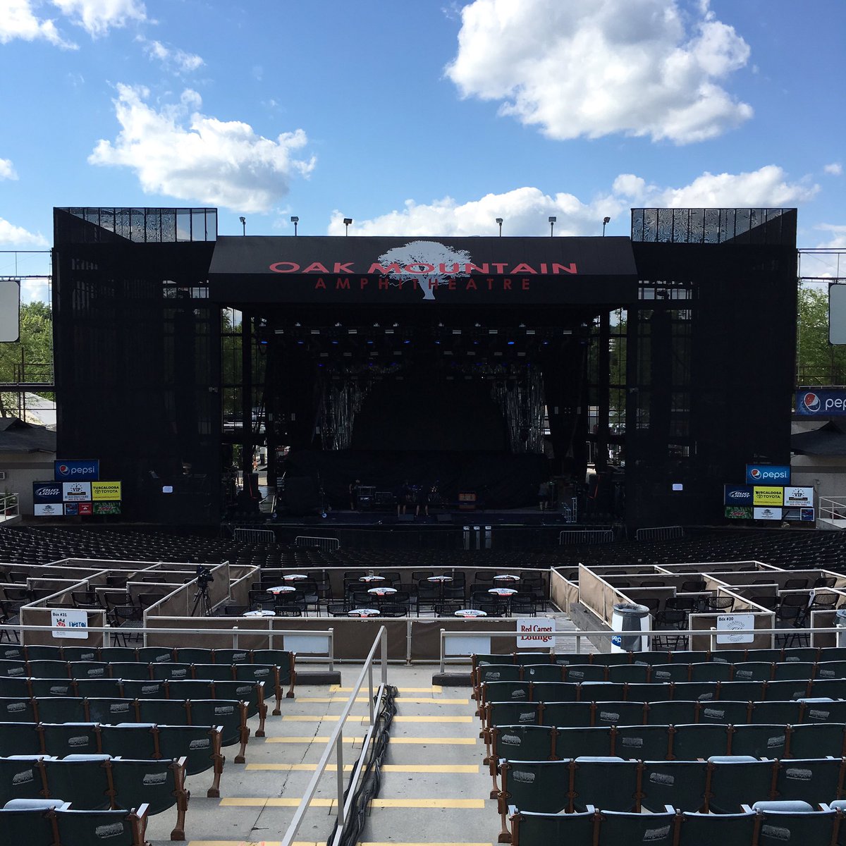 TheJeremyJayson's tweet photo. Beautiful day for a rock show!!!@Disturbed @RobZombie @SixxAM @PopEvil @oakmtnamp https://t.co/jcg13HDukL