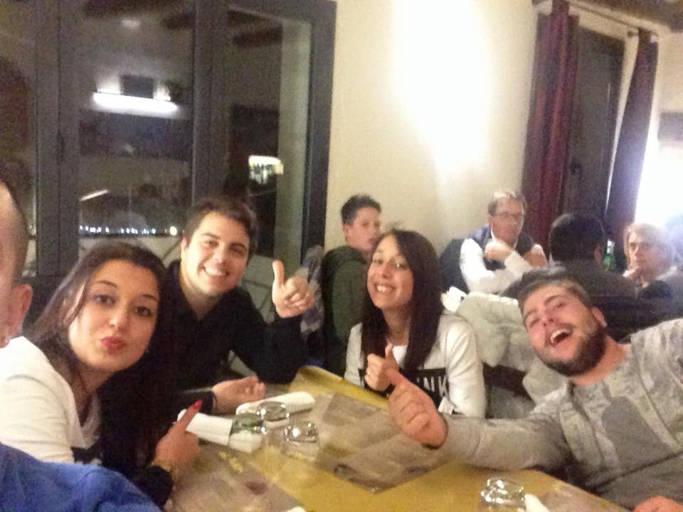 SaSere993's tweet photo. #cenadarossi https://t.co/9zSsfBk1LN