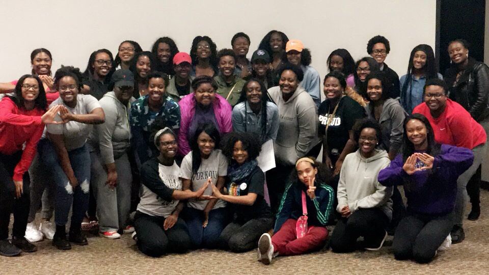 EtaGammaDST's tweet image. All of the beautiful melanin at Naturally REDefined! #DSTHonorMyCurves #MayWeek2016 #WeAreTheYard