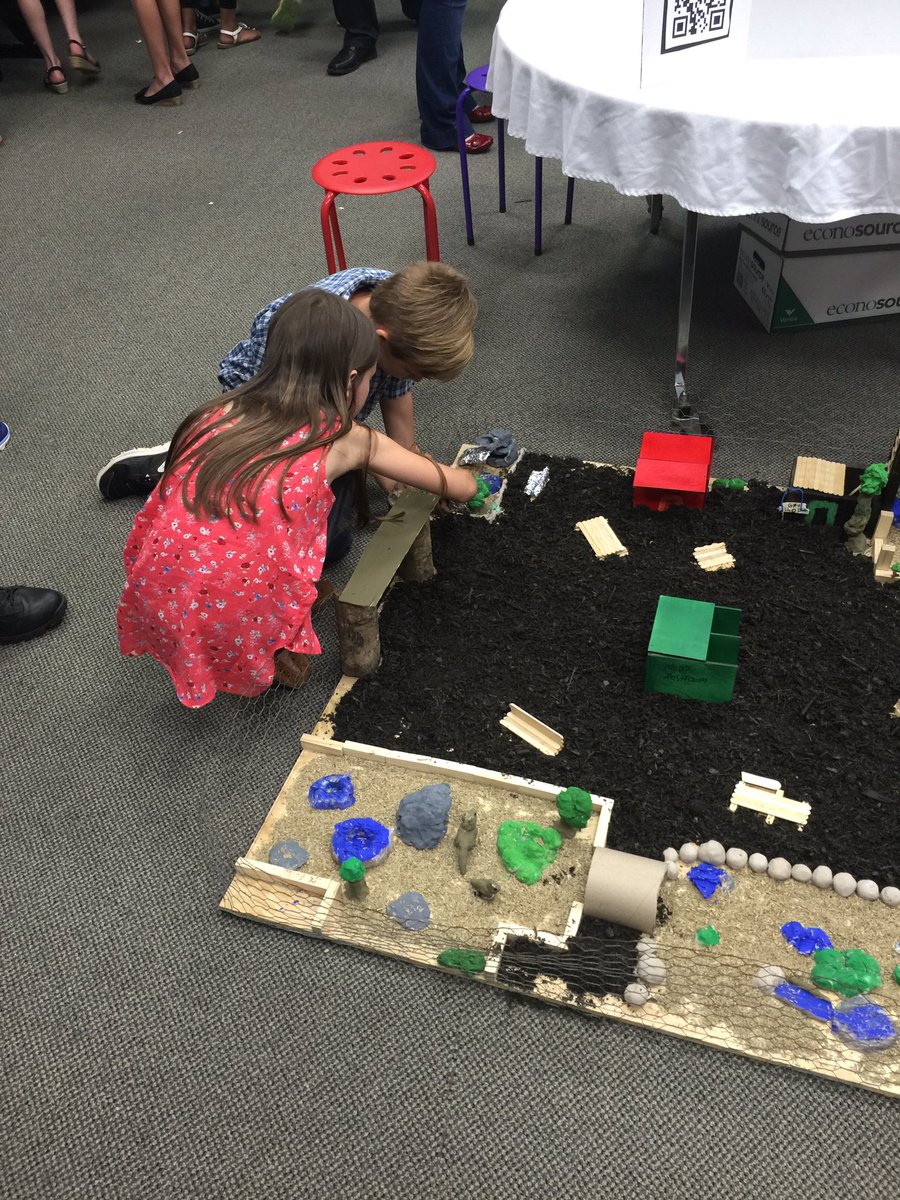 britt5edwards's tweet photo. #BarrowSTEAM16 Still explaining! They are loving this! ❤️ https://t.co/kUyRL4Vo67